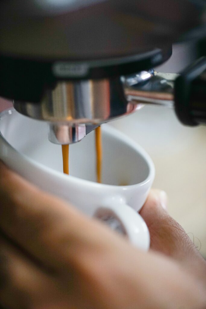bere caffè a stomaco vuoto
