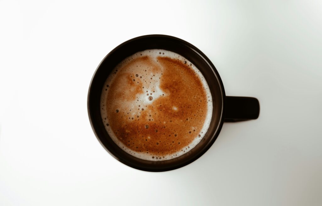 bere caffè a stomaco vuoto