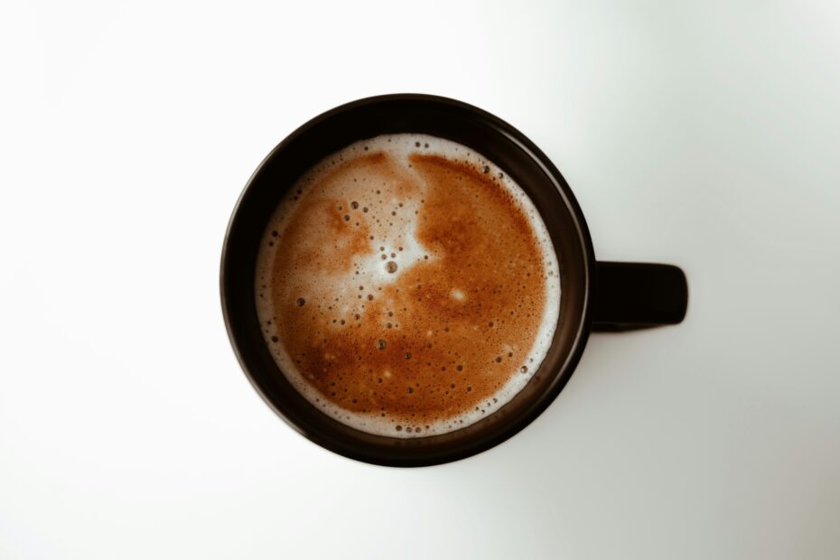 bere caffè a stomaco vuoto