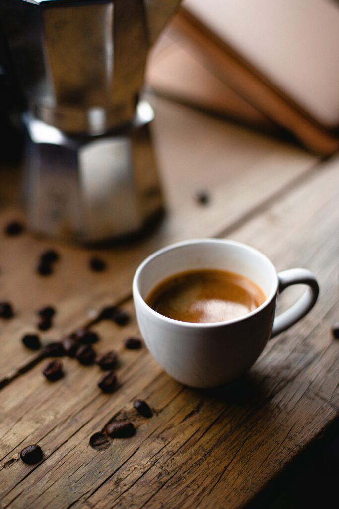 bere caffè a stomaco vuoto