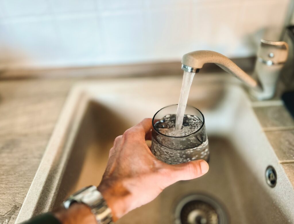 acqua frizzante o naturale